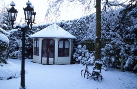 WE WENSEN IEDEREEN MOOIE FEESTDAGEN EN EEN VOORSPOEDIG EN GEZOND 2021! WE HOPEN U TIJDENS ONS KOMENDE TUINSEIZOEN (WEER) TE MOGEN BEGROETEN IN ONZE OPEN TUIN EN MUSEUM!